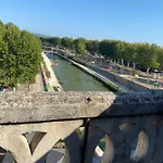 Oda ve Kahvaltı Le 1853 Narbonne