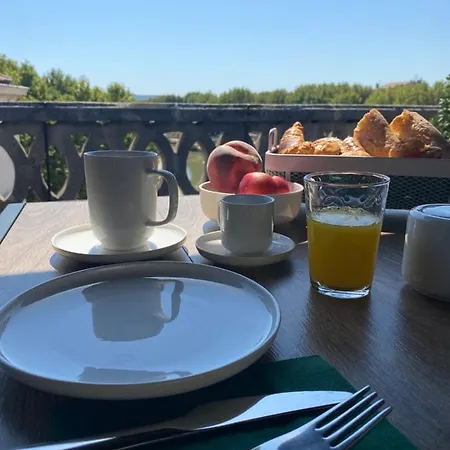 Le 1853 Bed and breakfast