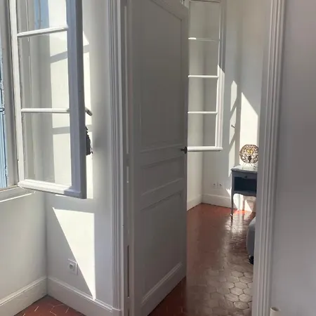 Le 1853 Bed and breakfast Narbona